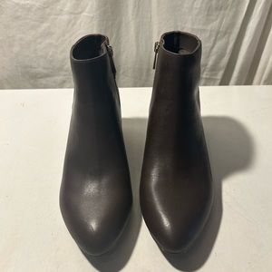 Anne Klein brown leather ankle boots zip up sides & 1.5” block heel NWT